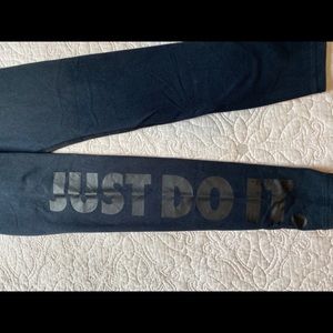Black Nike leggings